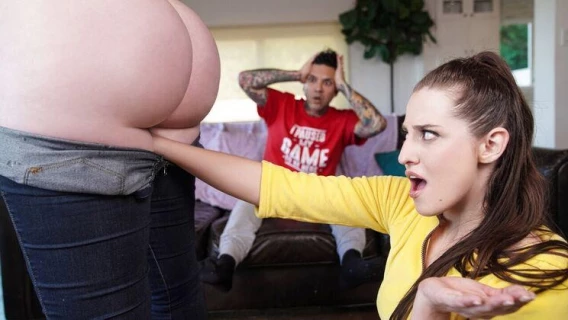 Brazzers | Horny Cosplay Cutie Fists Gorgeous Ginger Goddess (Abigaiil Morris, Small Hands, Aubree Valentine)