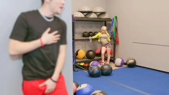 MYLF | Cumplimentary MILF Massage (Connor Kennedy, Nikki Delano)