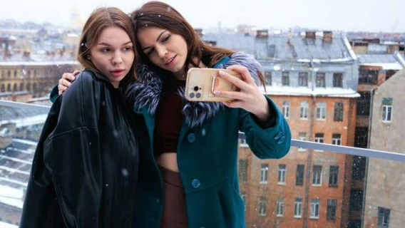 Club Sweethearts | Sirena And Lana From Selfie To Pussy (Sirena Milano, Lana Rose)