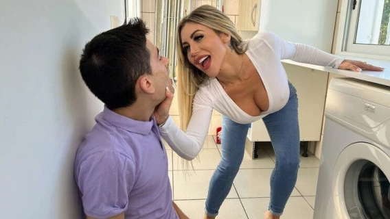 Lil Humpers | Getting Stepmom Wet (Carla Boom, Jordi El Niño Polla)