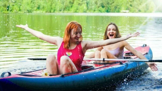 Club Sweethearts | Kayak Ride With The Girls (Olivia Trunk, Emma Korti)