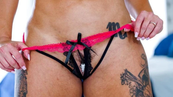 Perv Mom | Sex Coupons (Carlos Dickinson, Misty Meaner)