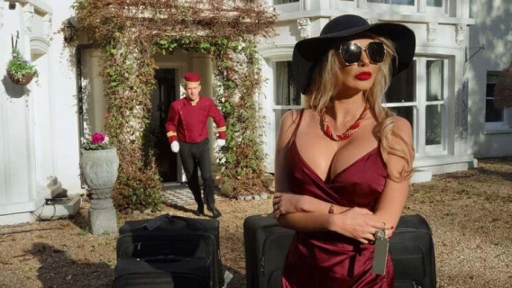 Brazzers | Banging The Bellhop (Amber Jayne, Danny D)